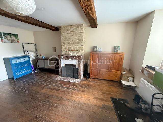 Maison à LAUNOIS-SUR-VENCE