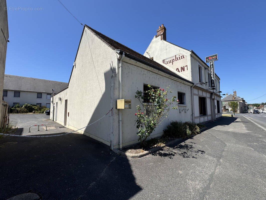 Commerce à SAINT-DENIS-DE-L&#039;HOTEL