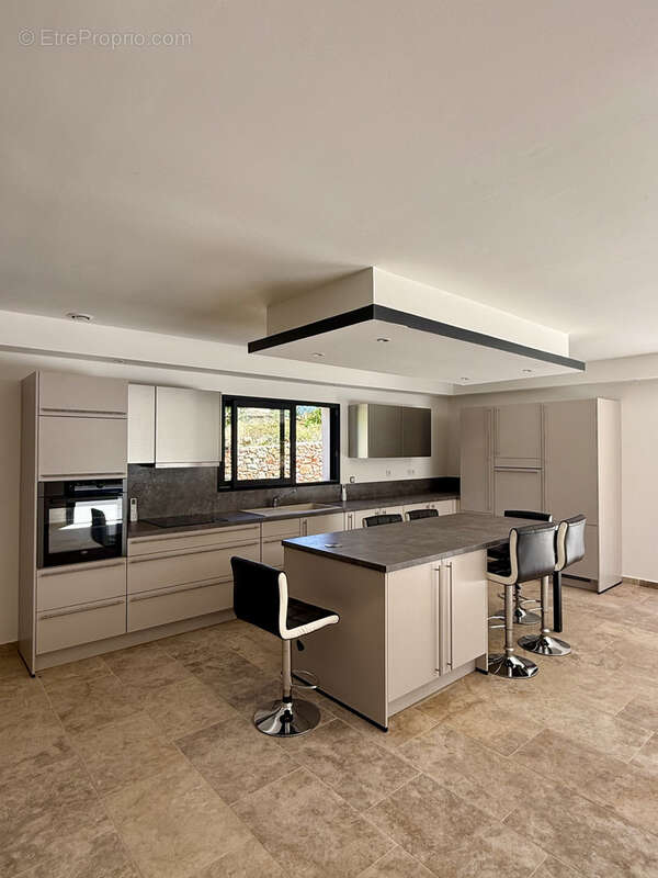 Maison à SAINT-MAXIMIN-LA-SAINTE-BAUME