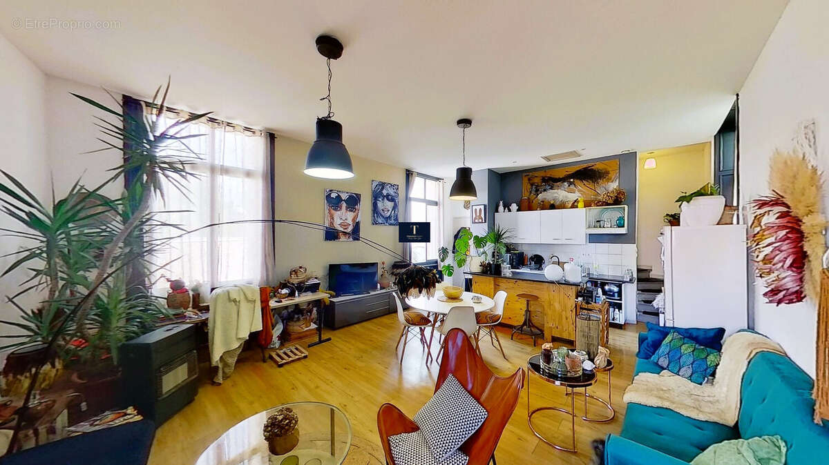 Salon T3 Etage 1 - Appartement à NARBONNE