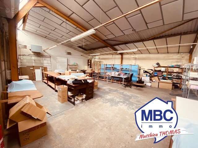 Commerce à MONTREVAULT