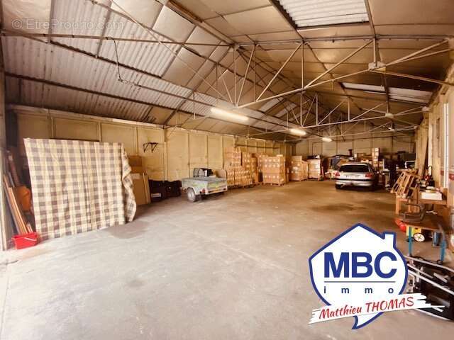 Commerce à MONTREVAULT