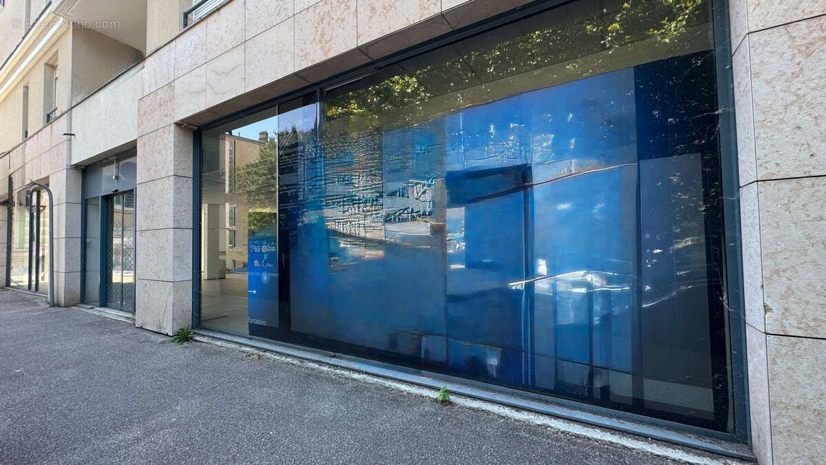 Commerce à VILLEFRANCHE-SUR-SAONE