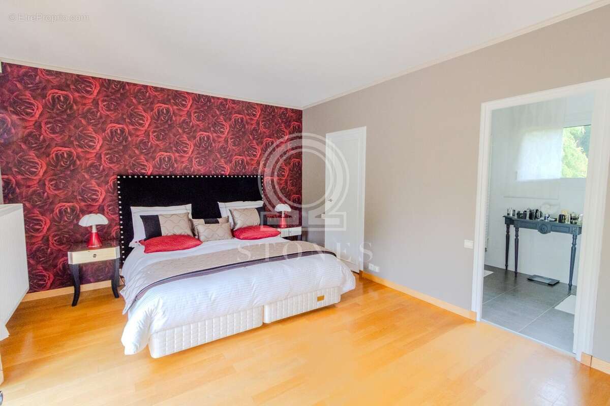 Maison à CRESPIERES