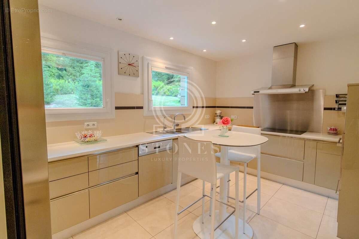 Maison à CRESPIERES