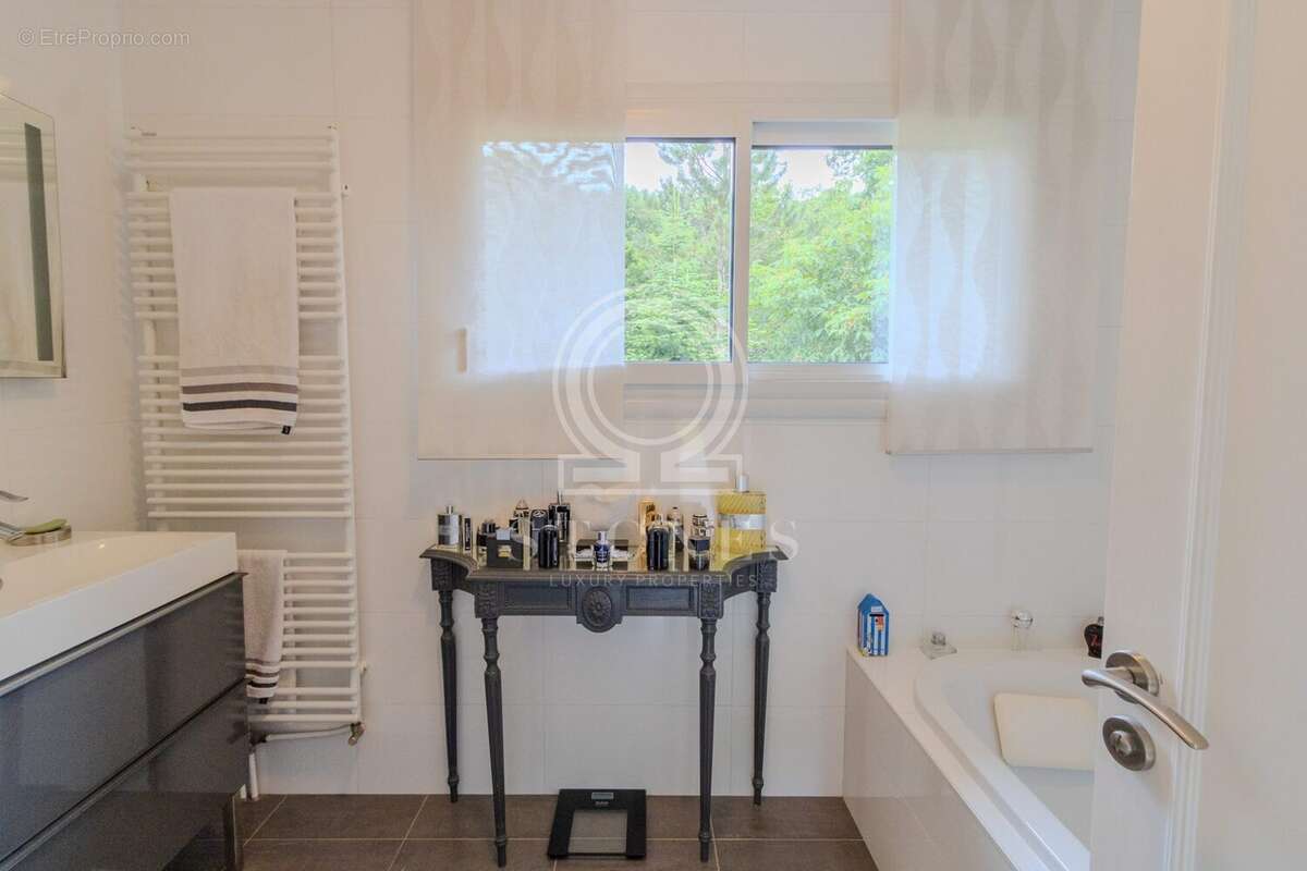 Maison à CRESPIERES