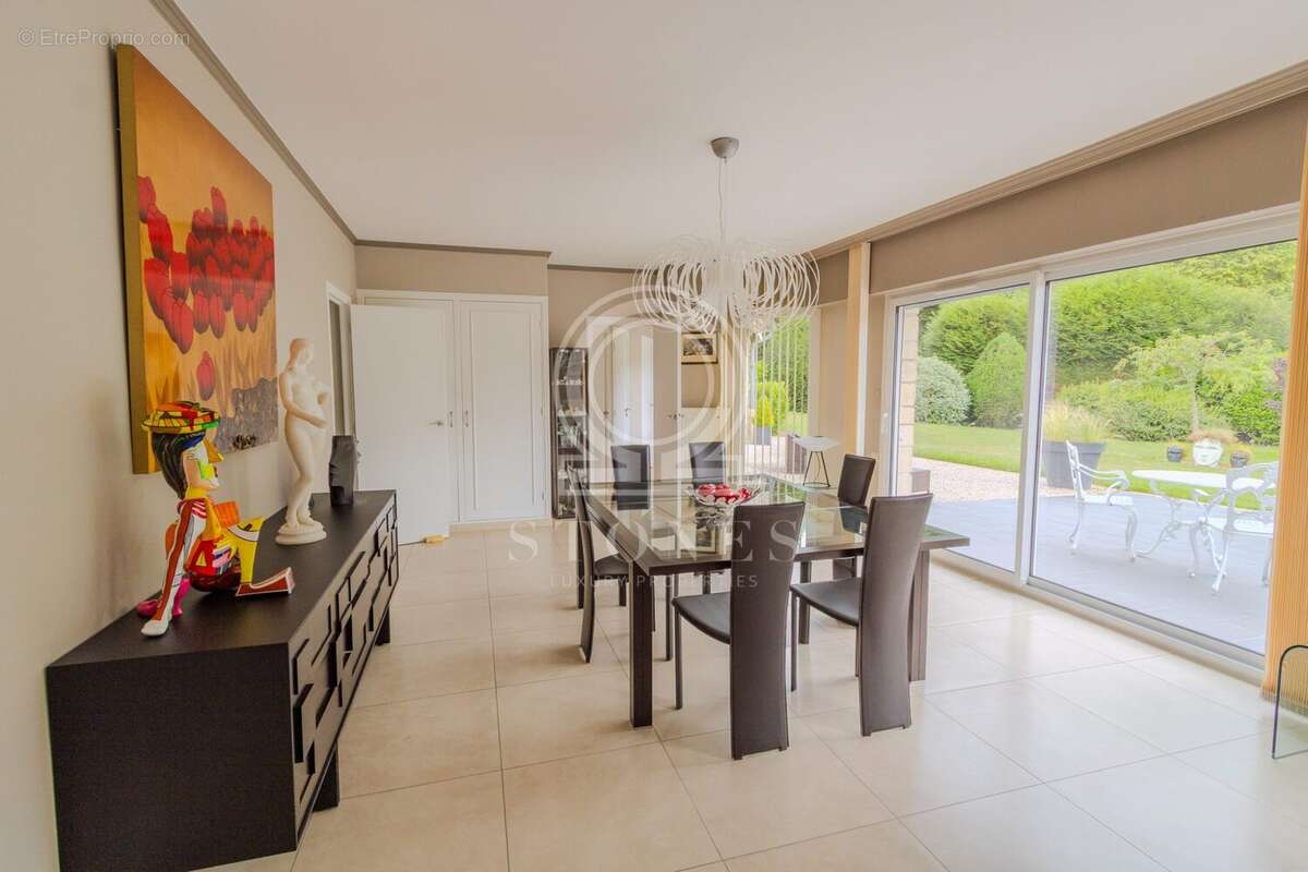 Maison à CRESPIERES