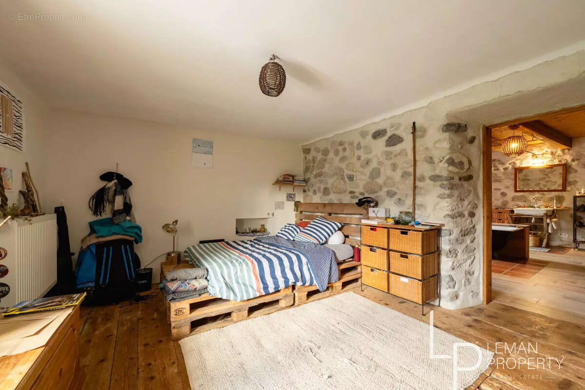 Maison à LESCHERAINES