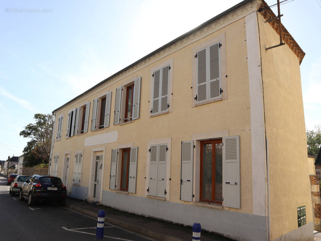 Appartement à VILLENEUVE-LA-GUYARD