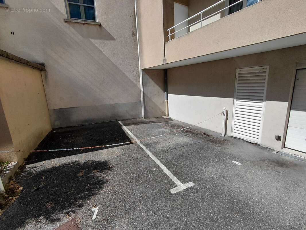 Parking à VALS-LES-BAINS
