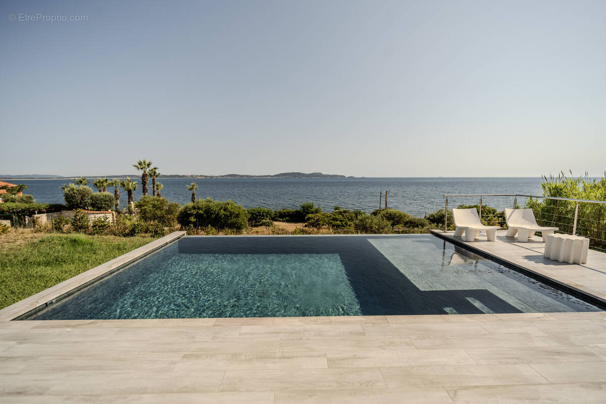 Maison à CARQUEIRANNE