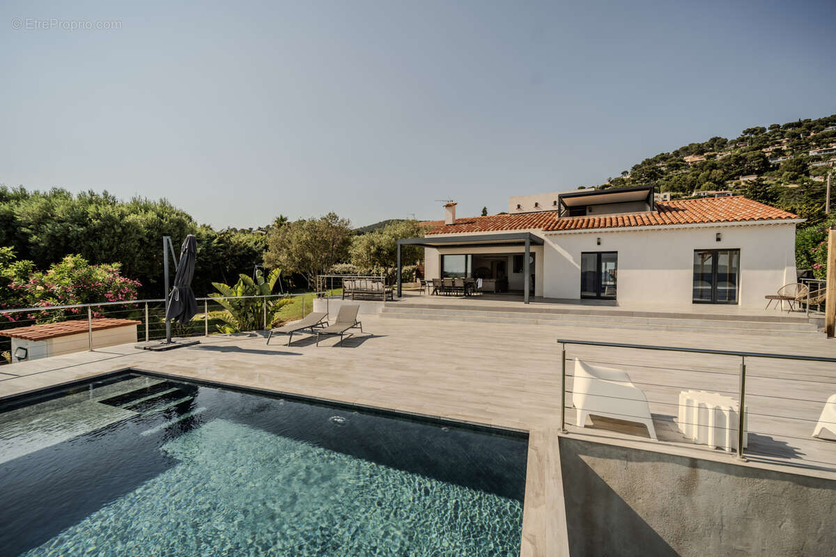 Maison à CARQUEIRANNE