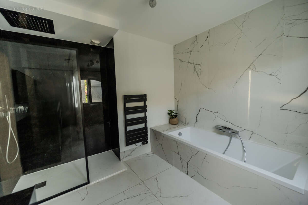 Maison à CARQUEIRANNE