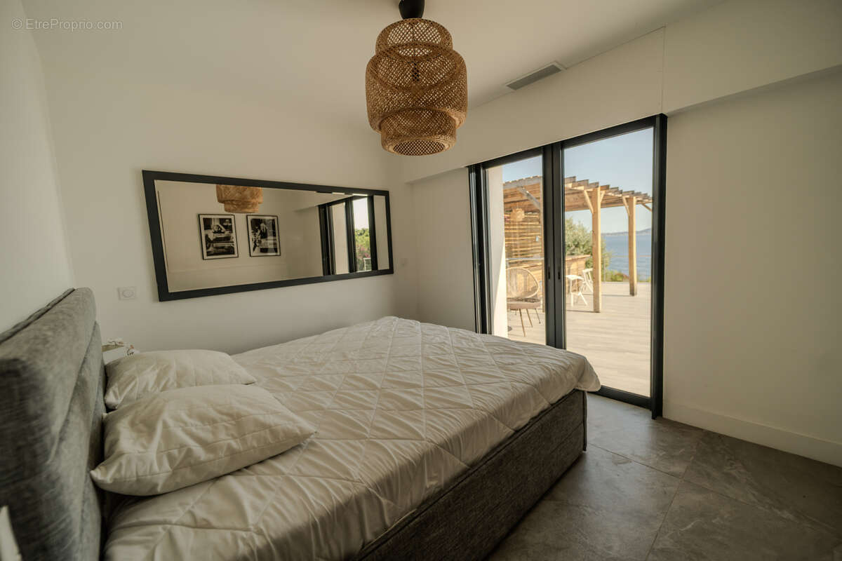 Maison à CARQUEIRANNE