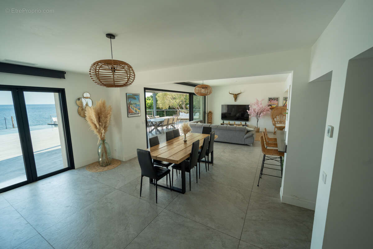 Maison à CARQUEIRANNE