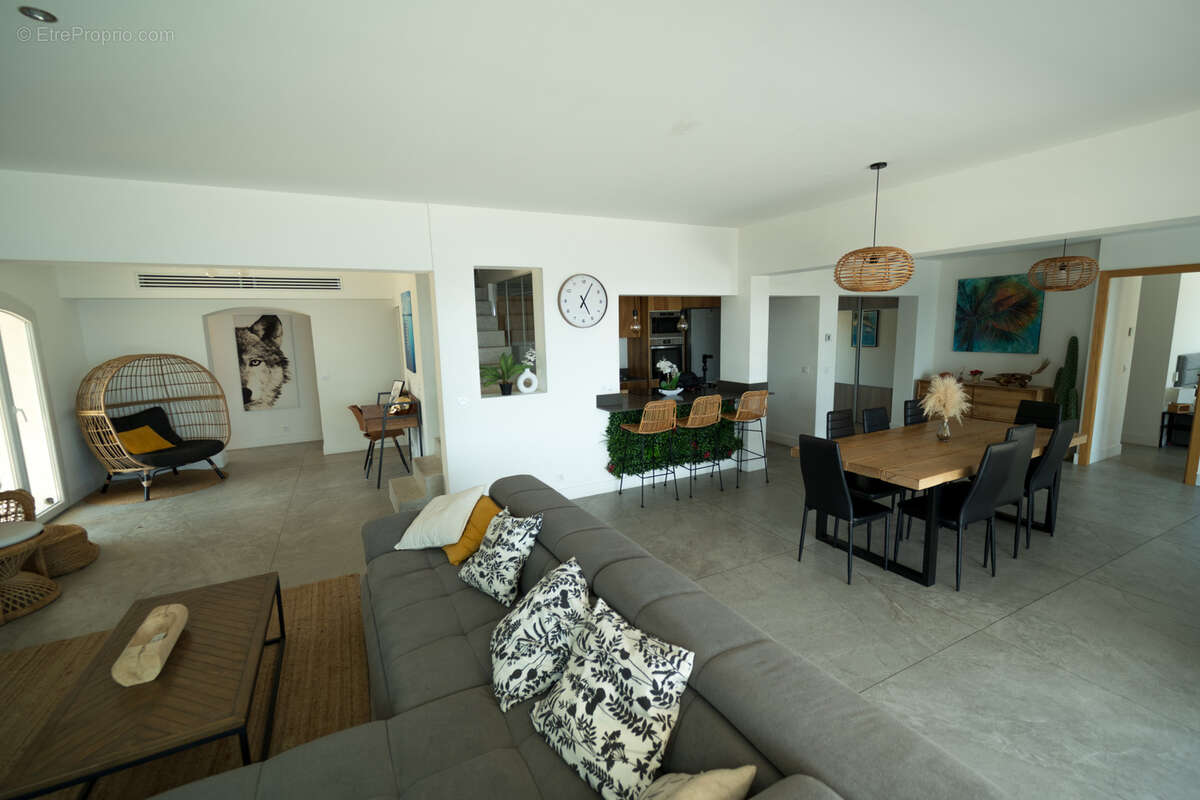 Maison à CARQUEIRANNE