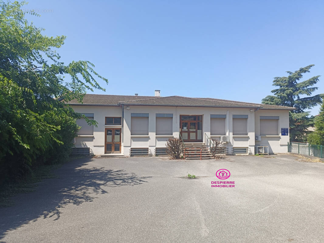 Commerce à LE PEAGE-DE-ROUSSILLON