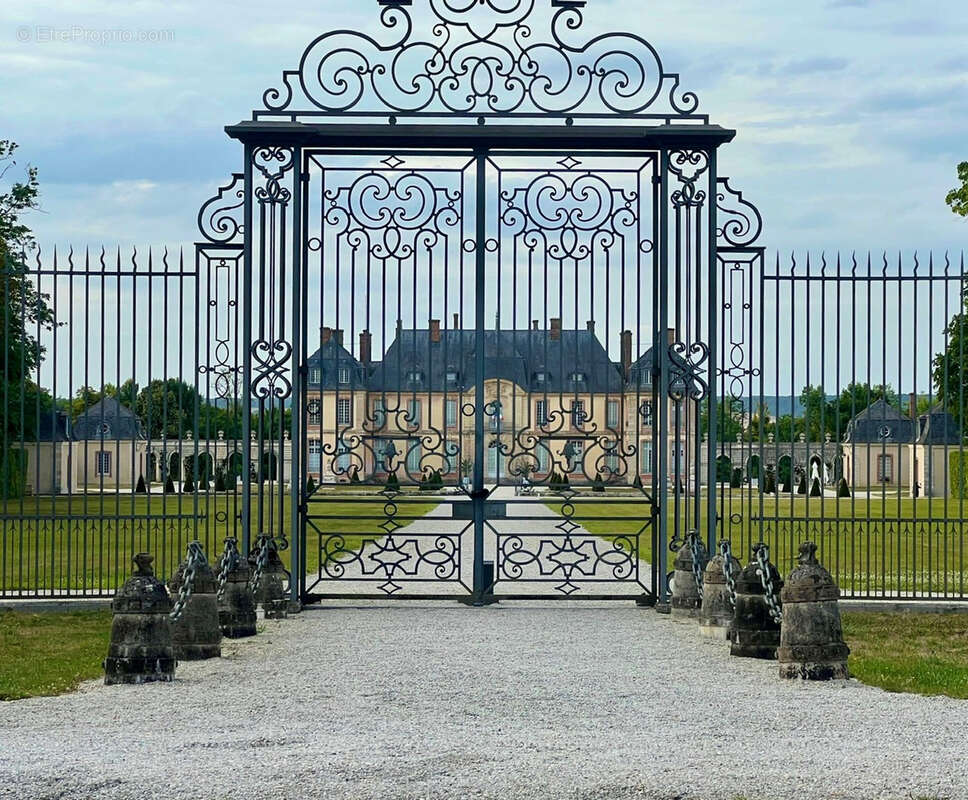 Terrain à LA MOTTE-TILLY