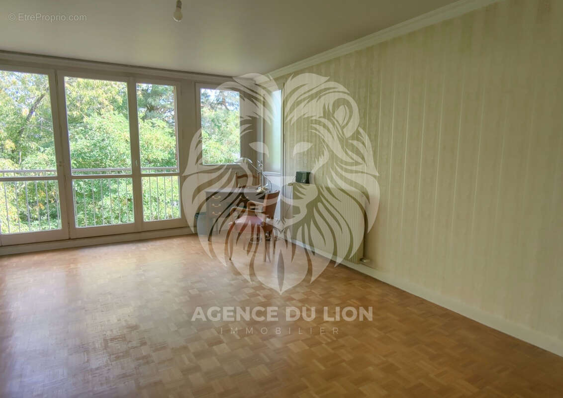 Appartement à BEAUCHAMP