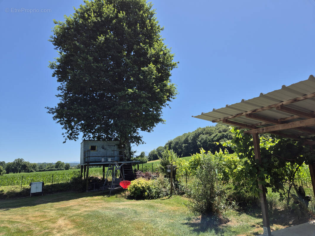 Maison à LAMARQUE-PONTACQ