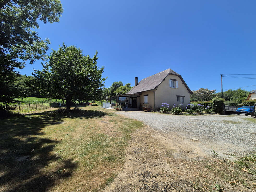 Maison à LAMARQUE-PONTACQ