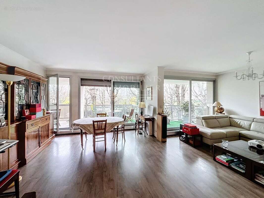 Appartement à NEUILLY-SUR-SEINE