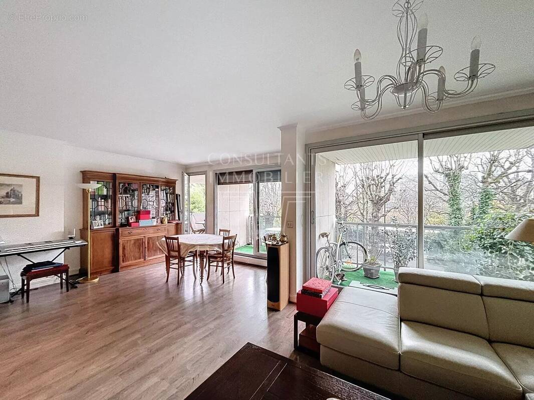 Appartement à NEUILLY-SUR-SEINE