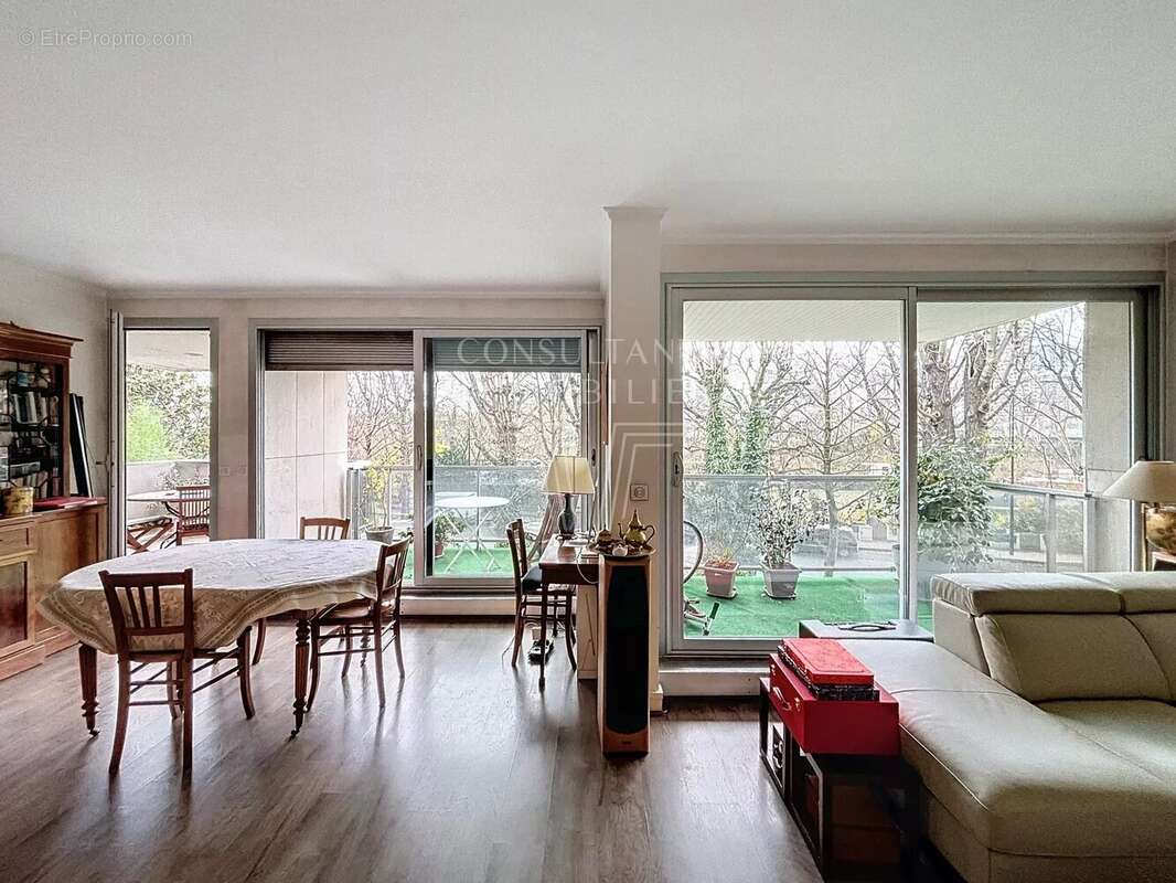 Appartement à NEUILLY-SUR-SEINE