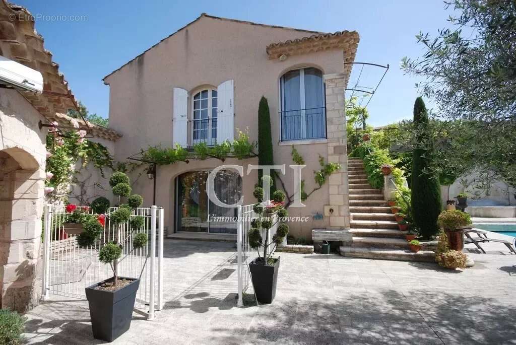 Maison à VAISON-LA-ROMAINE