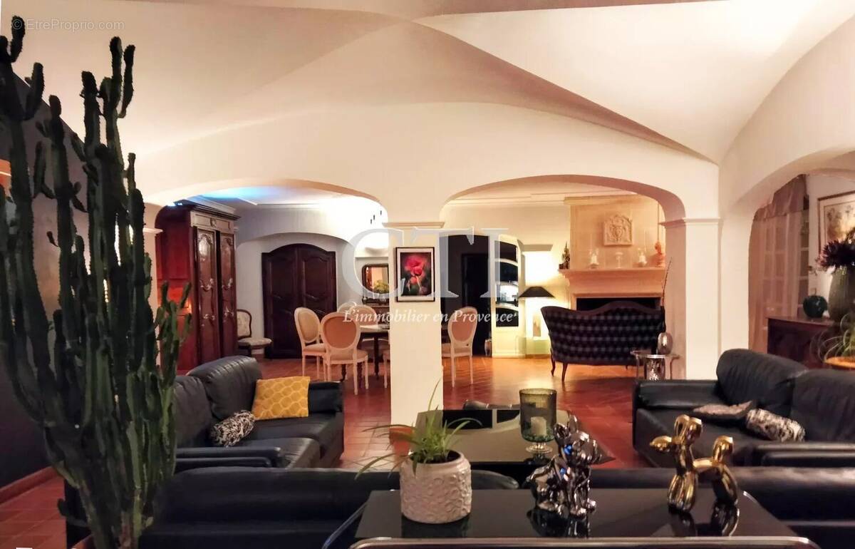 Maison à VAISON-LA-ROMAINE