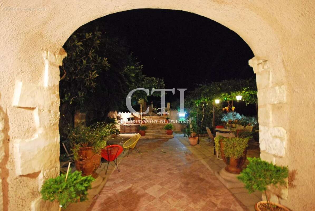 Maison à VAISON-LA-ROMAINE