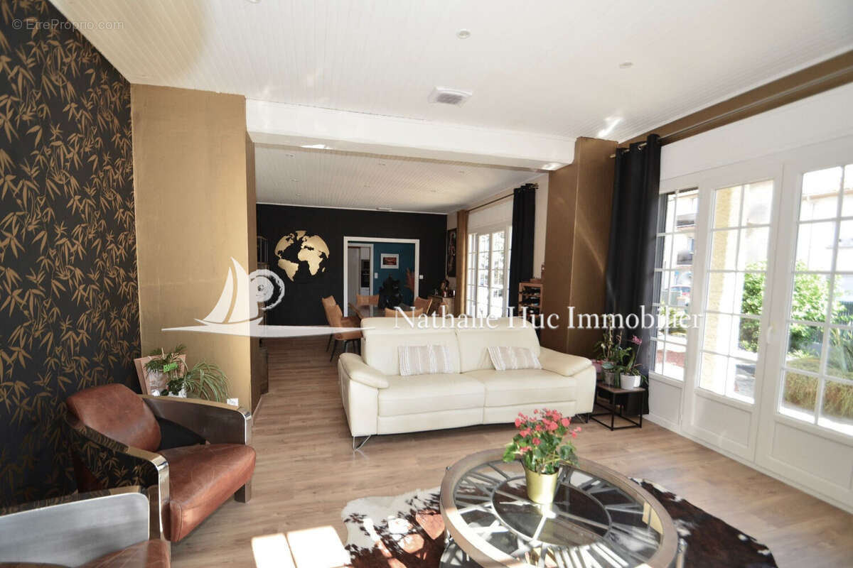 Maison à SAINT-LAURENT-DE-LA-SALANQUE