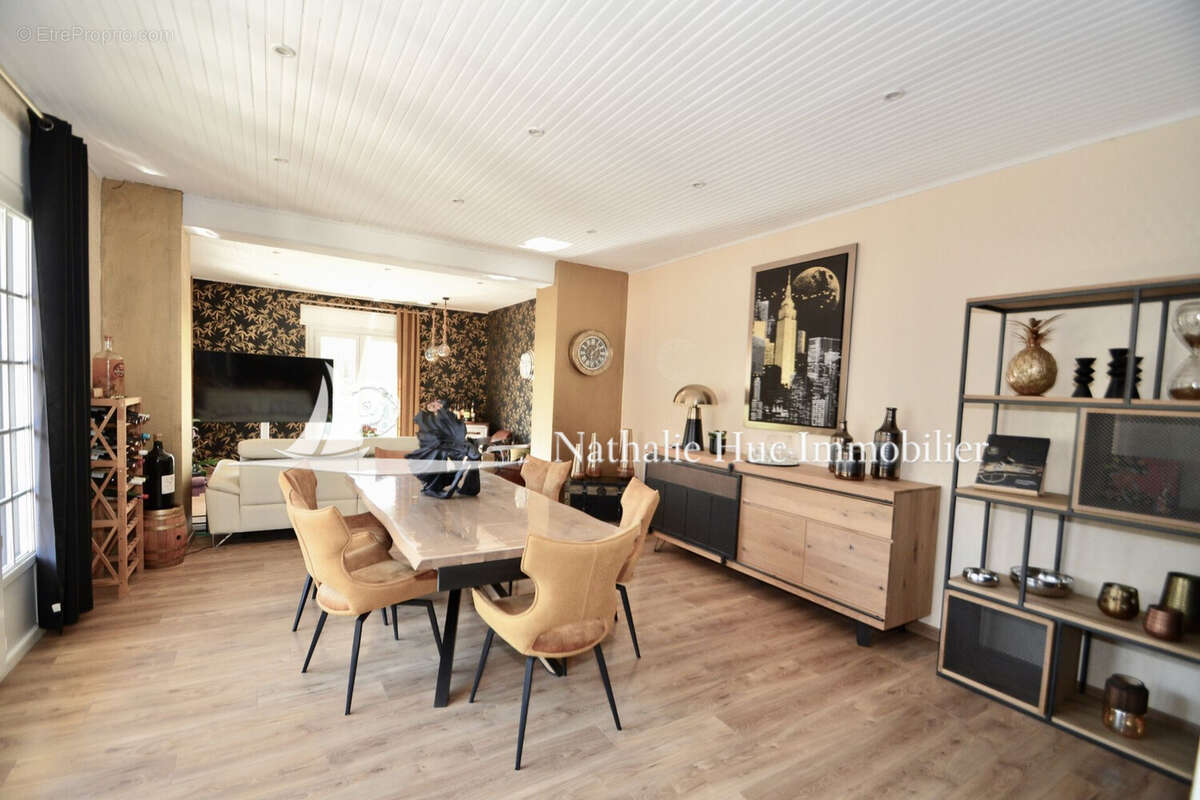 Maison à SAINT-LAURENT-DE-LA-SALANQUE