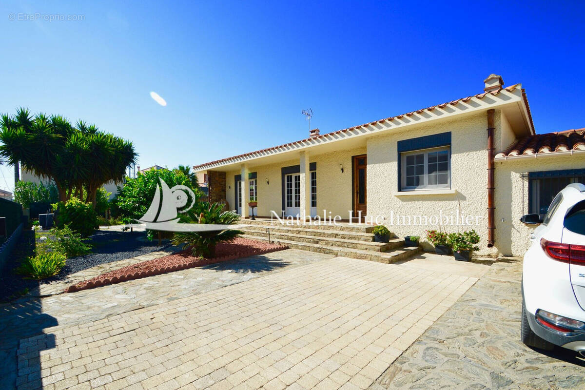 Maison à SAINT-LAURENT-DE-LA-SALANQUE