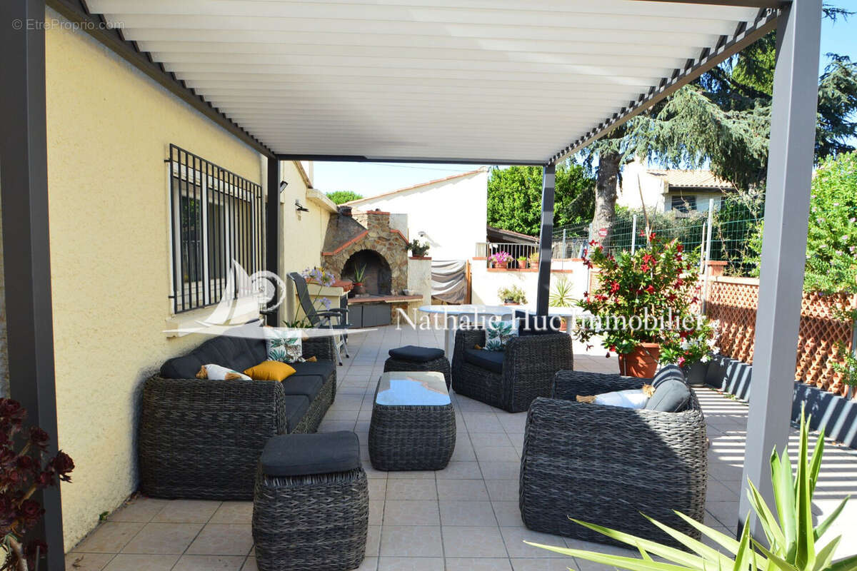 Maison à SAINT-LAURENT-DE-LA-SALANQUE