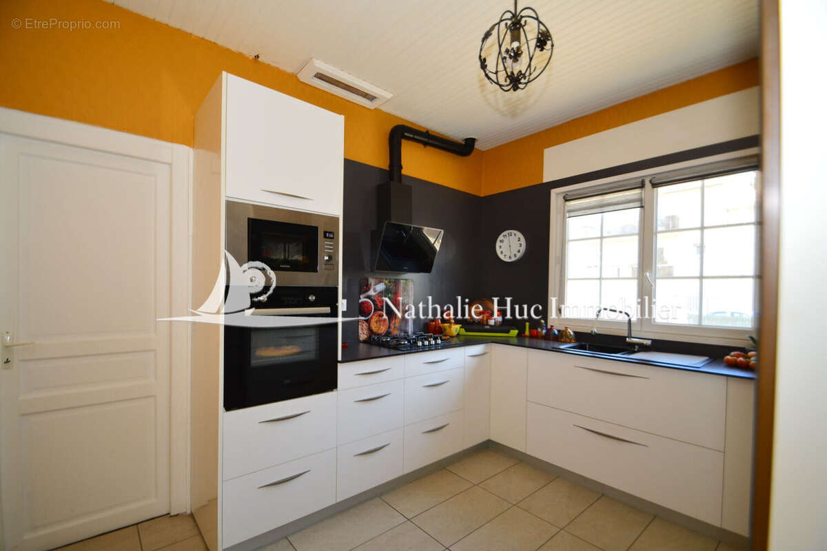 Maison à SAINT-LAURENT-DE-LA-SALANQUE