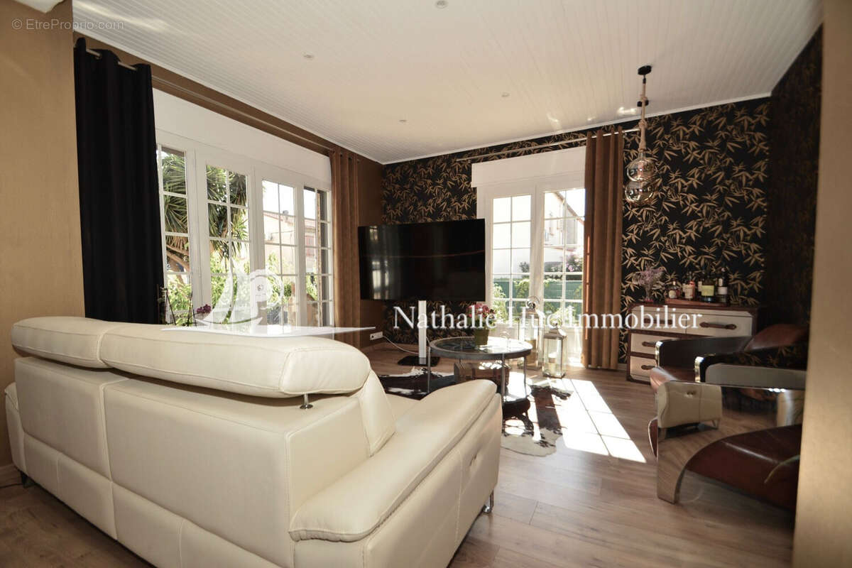 Maison à SAINT-LAURENT-DE-LA-SALANQUE