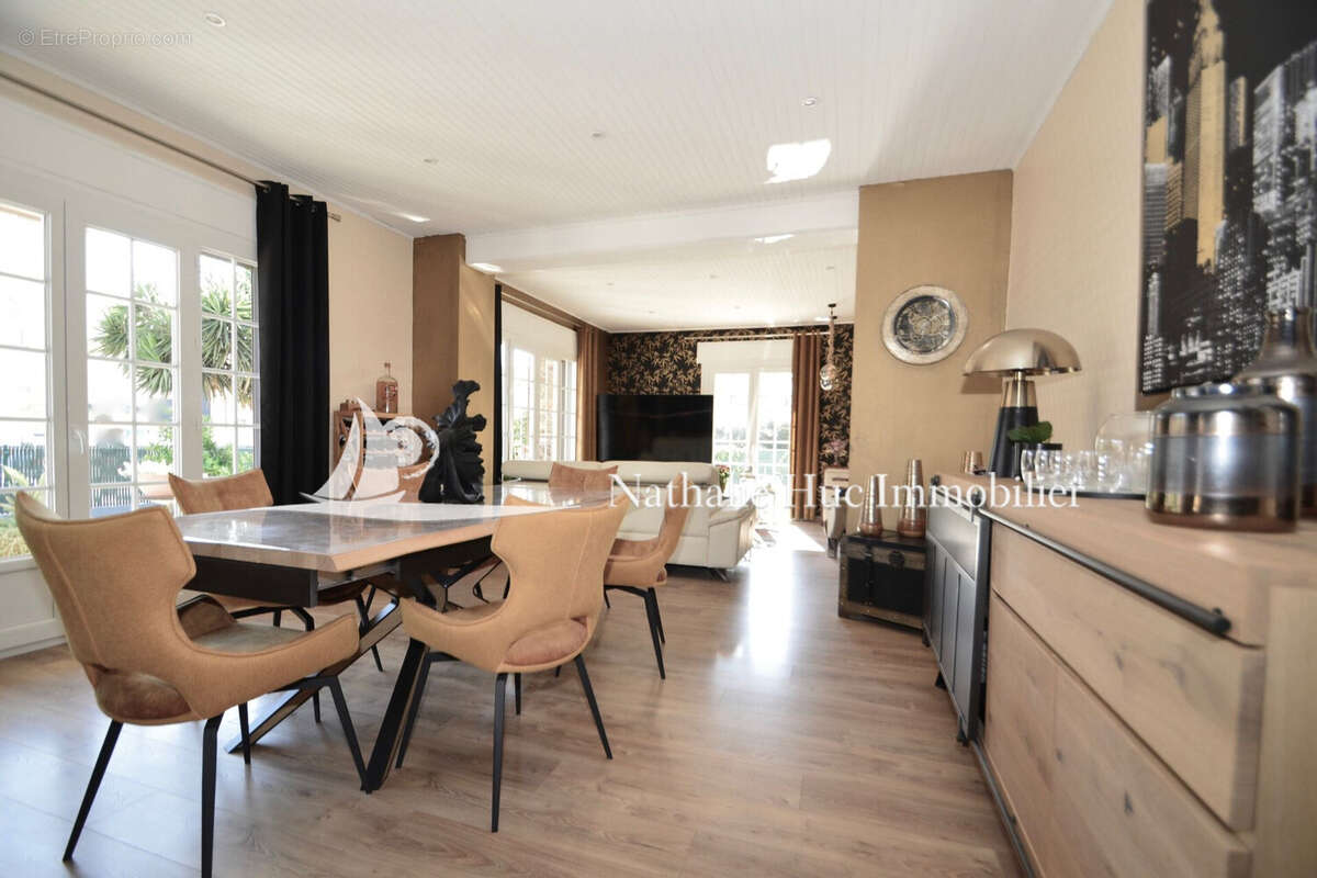 Maison à SAINT-LAURENT-DE-LA-SALANQUE