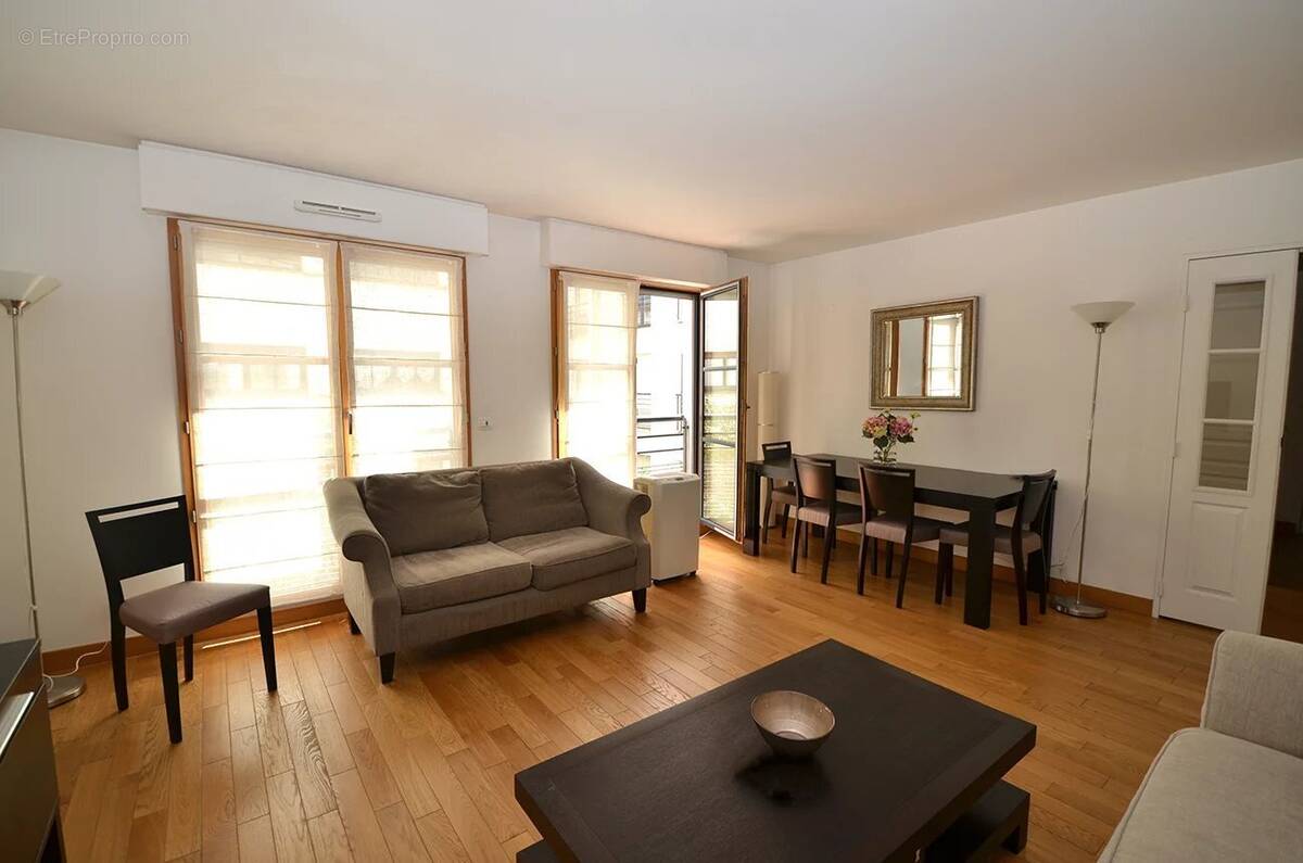 Appartement à PARIS-16E