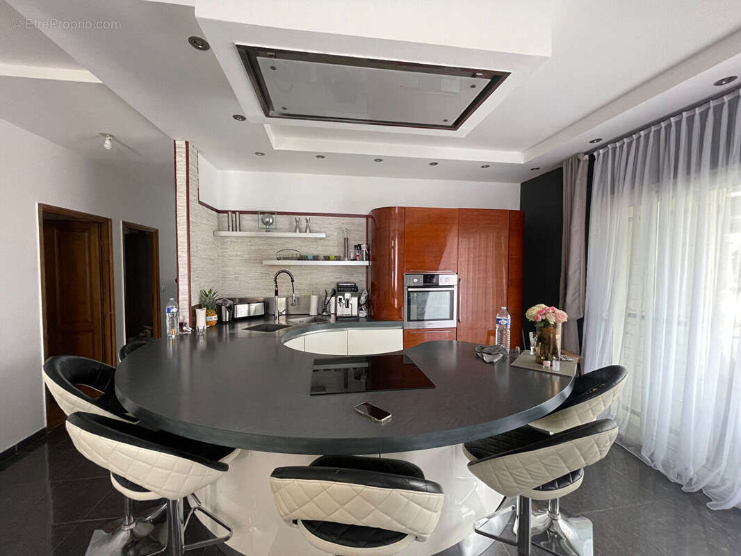 Maison à PEYROLLES-EN-PROVENCE