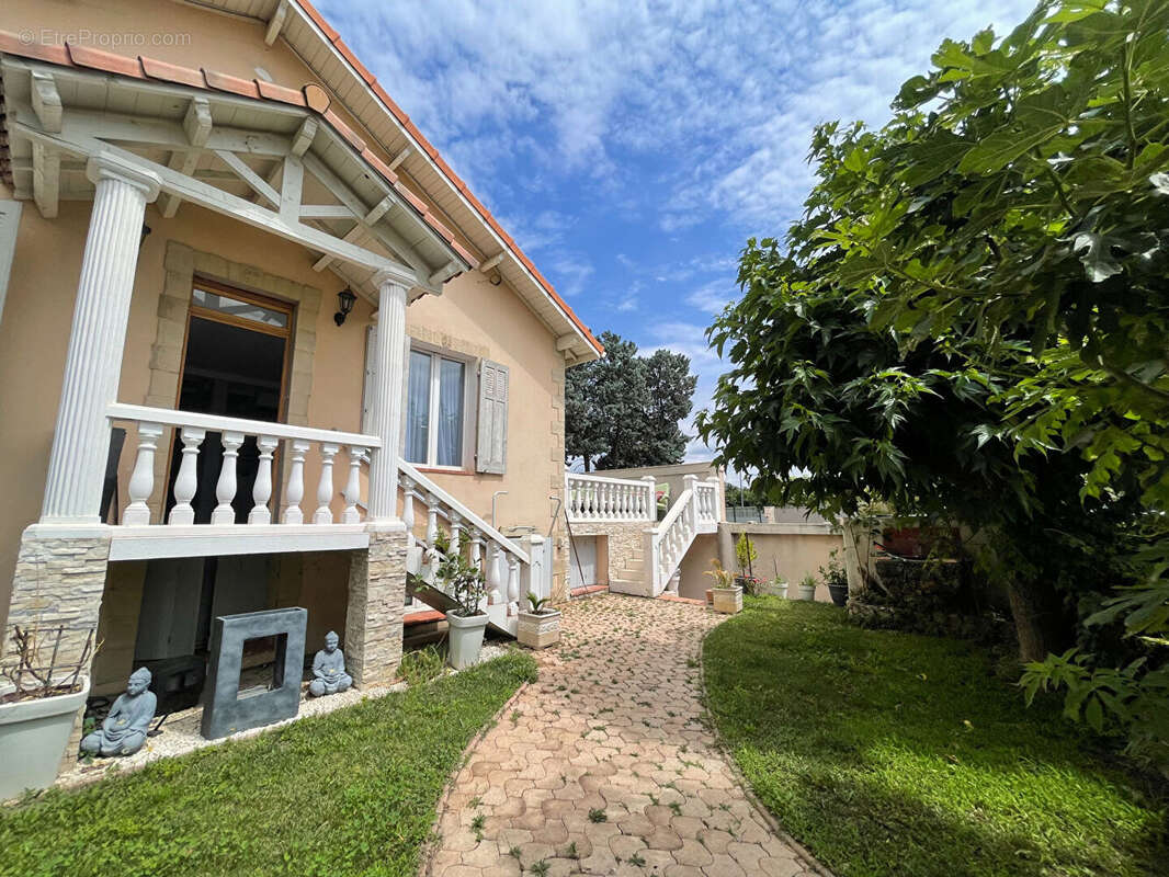 Maison à PEYROLLES-EN-PROVENCE