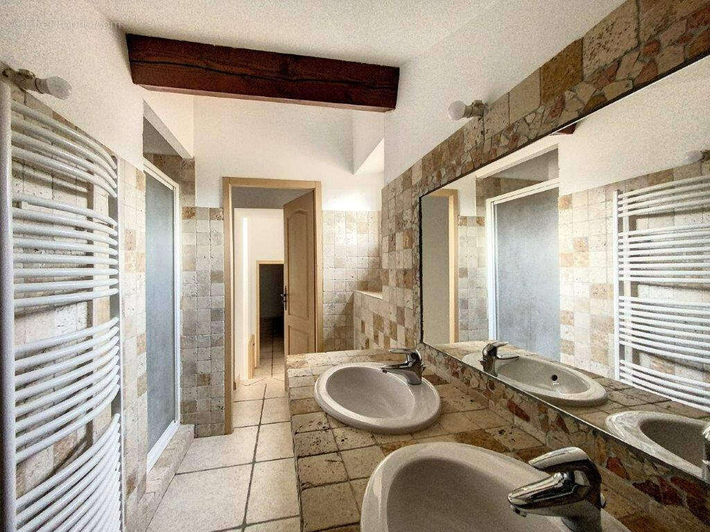 Appartement à MARUEJOLS-LES-GARDON