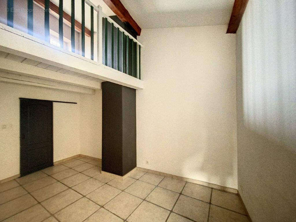 Appartement à MARUEJOLS-LES-GARDON