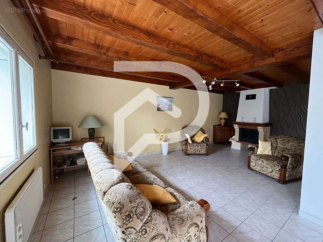 Maison à SAINTE-GEMME