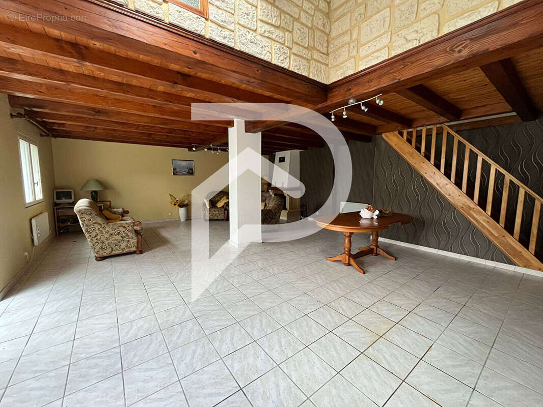 Maison à SAINTE-GEMME