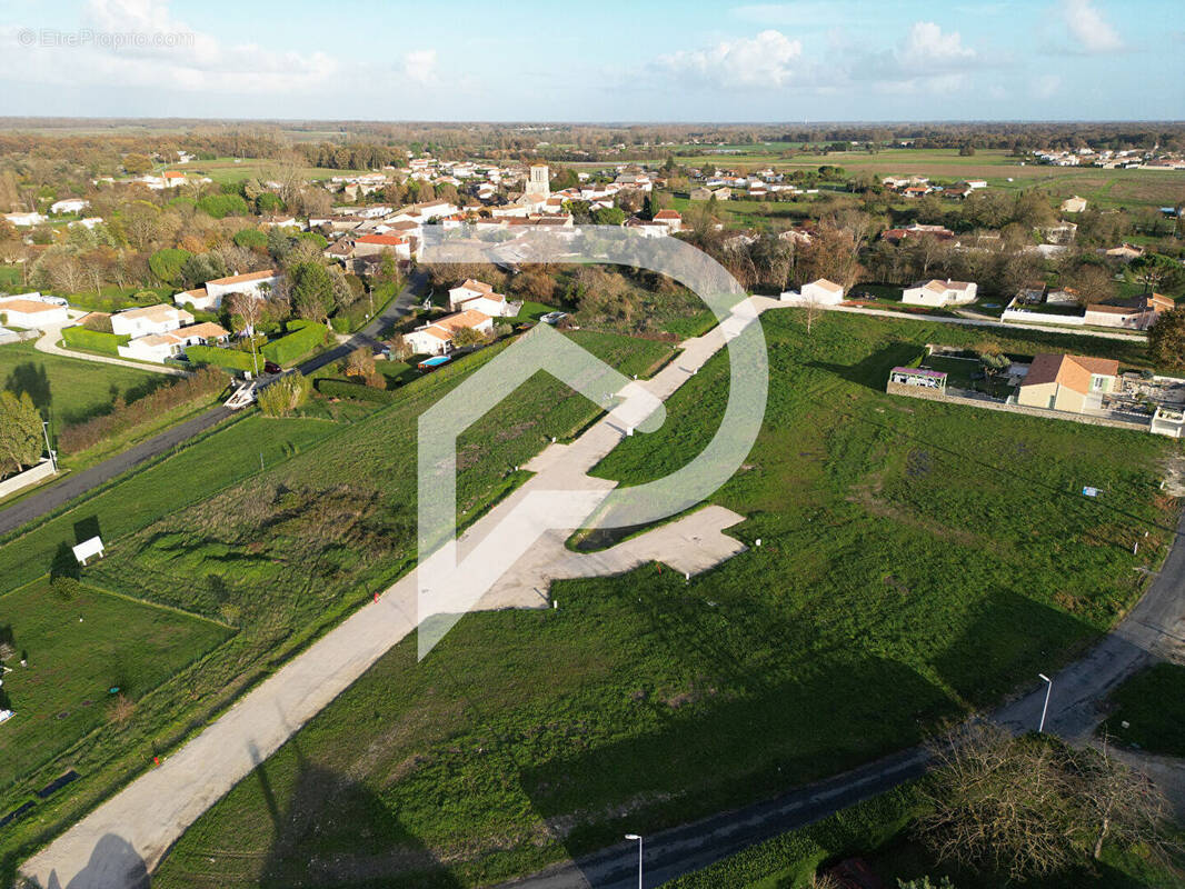 Terrain à CORME-ECLUSE