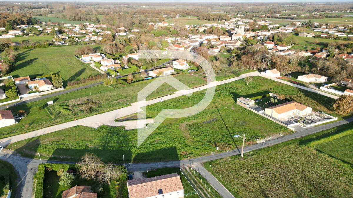 Terrain à CORME-ECLUSE