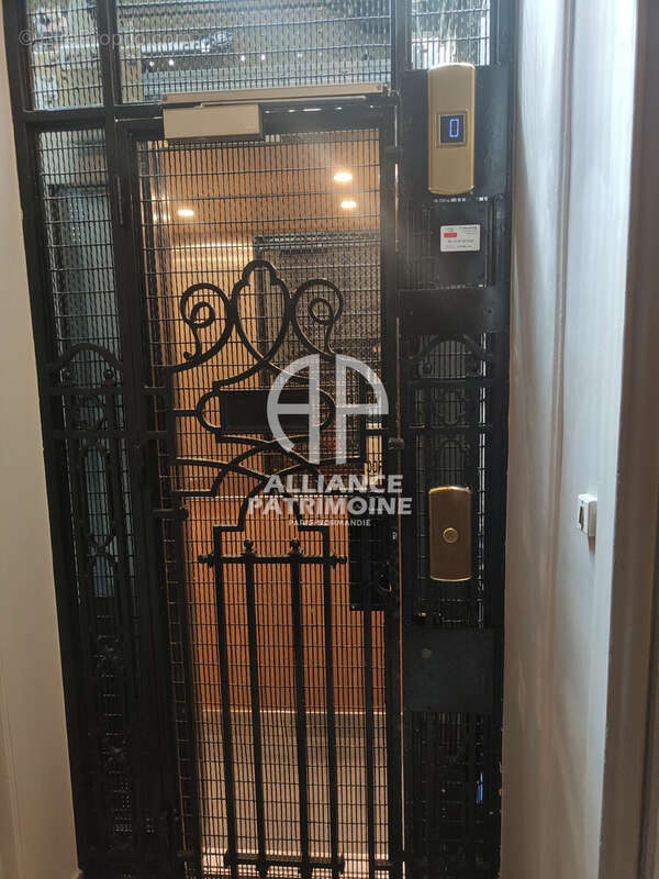 Ascenseur  - Appartement à PARIS-8E