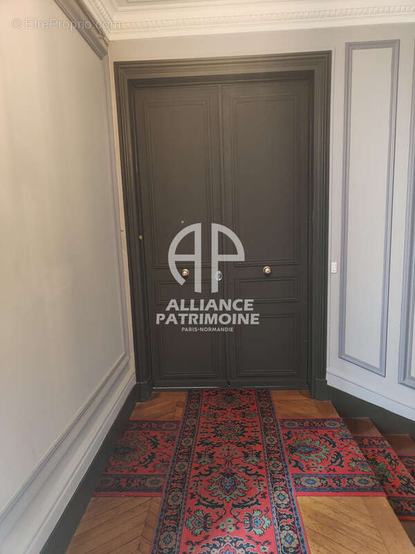Galerie d&#039;entrée - Appartement à PARIS-8E