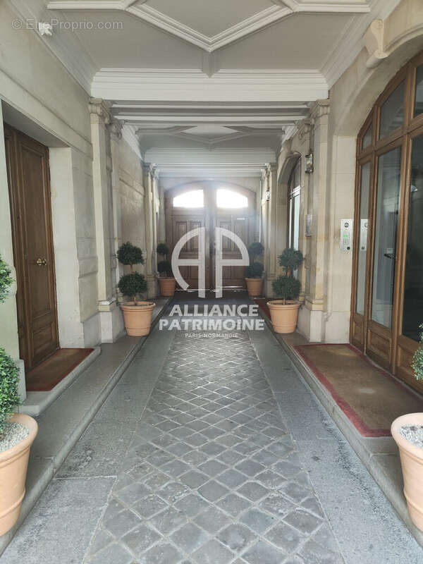 Hall de l&#039;immeuble - Appartement à PARIS-8E